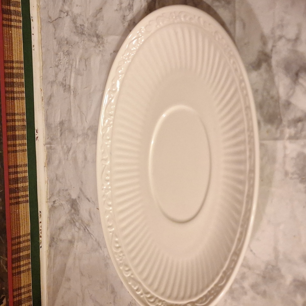 Mikasa Gravy Boat Under Plate